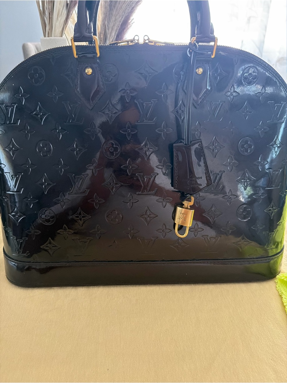 Louis Vuitton Vernis Alma GM Satchel in Deep Burgundy - Picture 2 of 14